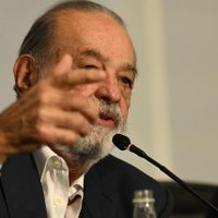 Slim rechaza hablar de Rocha Moya: “Pregúntame de inversiones”