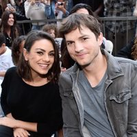 Ashton Kutcher y Mila Kunis sorprenden a sus fanáticos con su particular forma de vacacionar