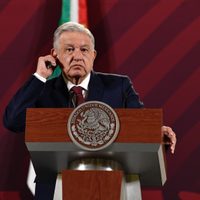 AMLO condena que el Ejército irrumpiera con tanques en la universidad de Perú