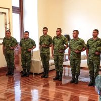 López Obrador aplaude el temple y actitud serena de militares desarmados en La Huacana