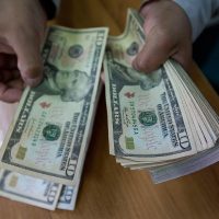 En jornada de altibajos, el dólar se mantuvo en $18.20