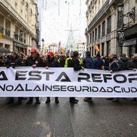Miles de policías marchan en España contra una reforma de ley impulsada por el Gobierno