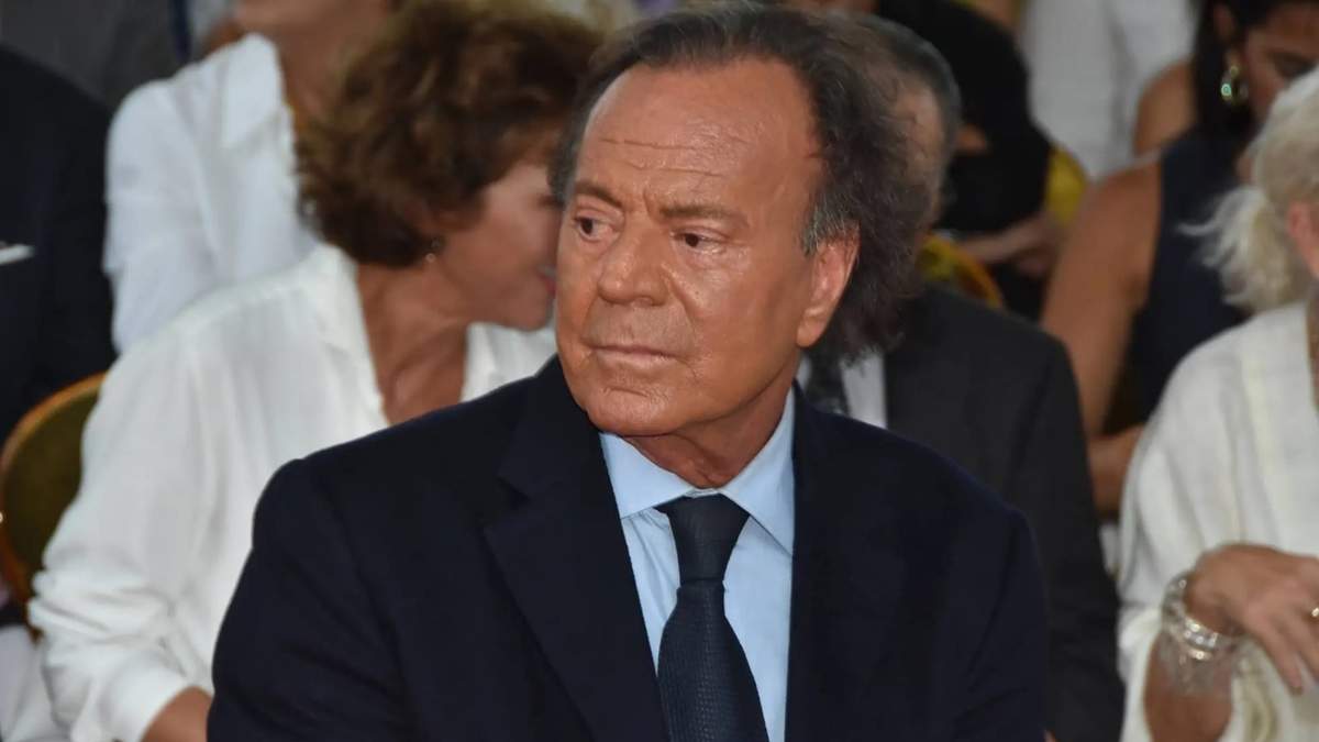 Julio Iglesias. Fuente: (Twitter).