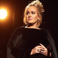 Excesivo: Adele publicó una fotografía y vuelve a preocupar con su peso