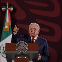 “Empecé jugando beisbol, hasta la pude haber agarrado”: AMLO sobre la botella que le lanzaron