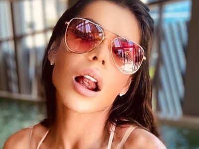 ¡Censurada! Suzy Cortez bajó su prenda interior y ¡se puso romántica!