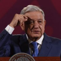 AMLO ironiza: dará a Claudio X González “un collar por los servicios prestados a la transformación”