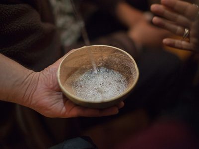 Las secuelas del boom mezcalero: sabor adulterado, daños al ecosistema, corrupción...