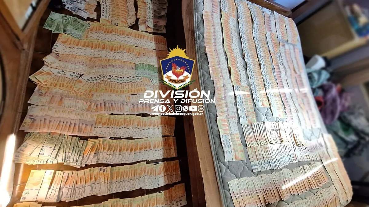El dinero que fue incautado en Las Lajas. Fuente: (Policía de Neuquén)