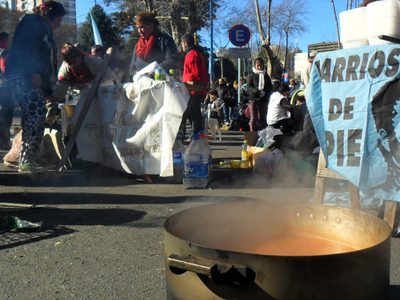 Por el 25 de Mayo, Barrios de Pie organiza locros en las villas