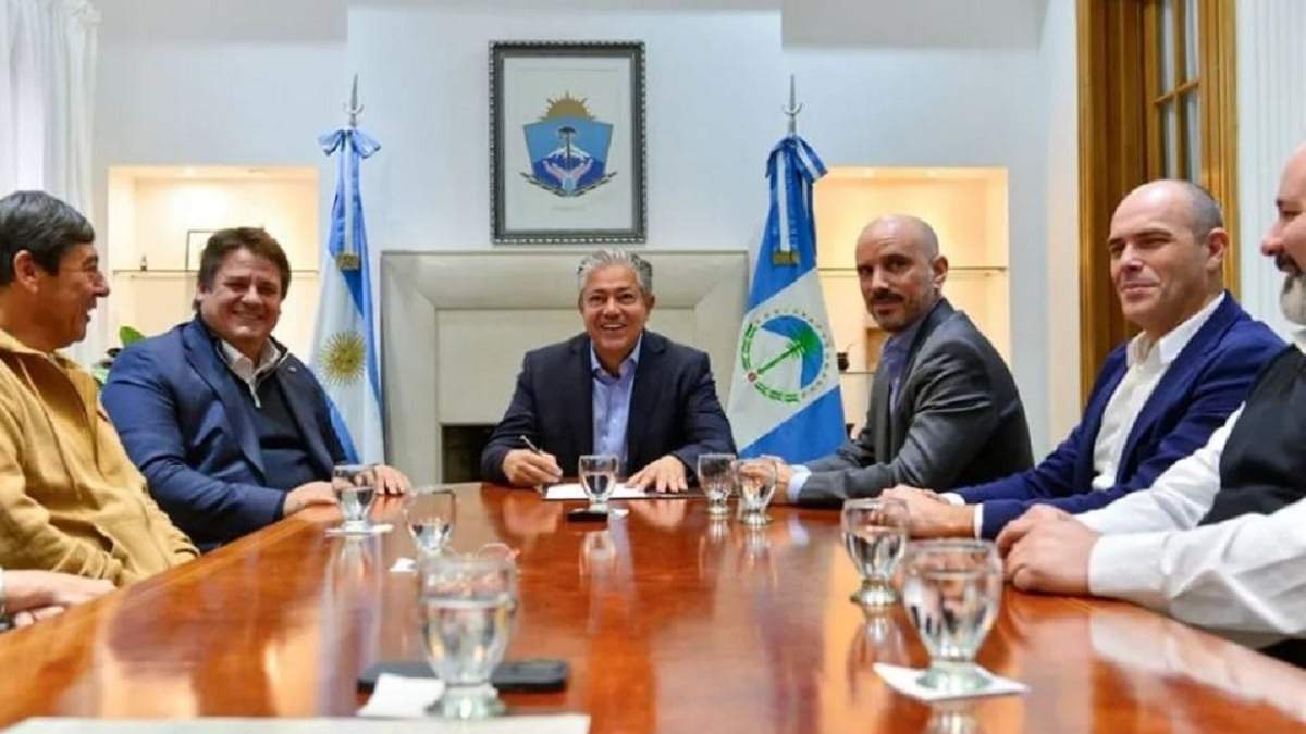 El gobernador Rolando Figueroa, durante la presentación de la licitación. Fuente: (Gobierno de Neuquén)