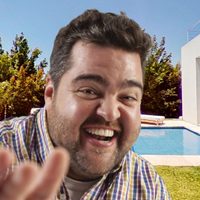 Bien argento: Darío Barassi pasa el verano en el parque con piscina de su casa en Nordelta