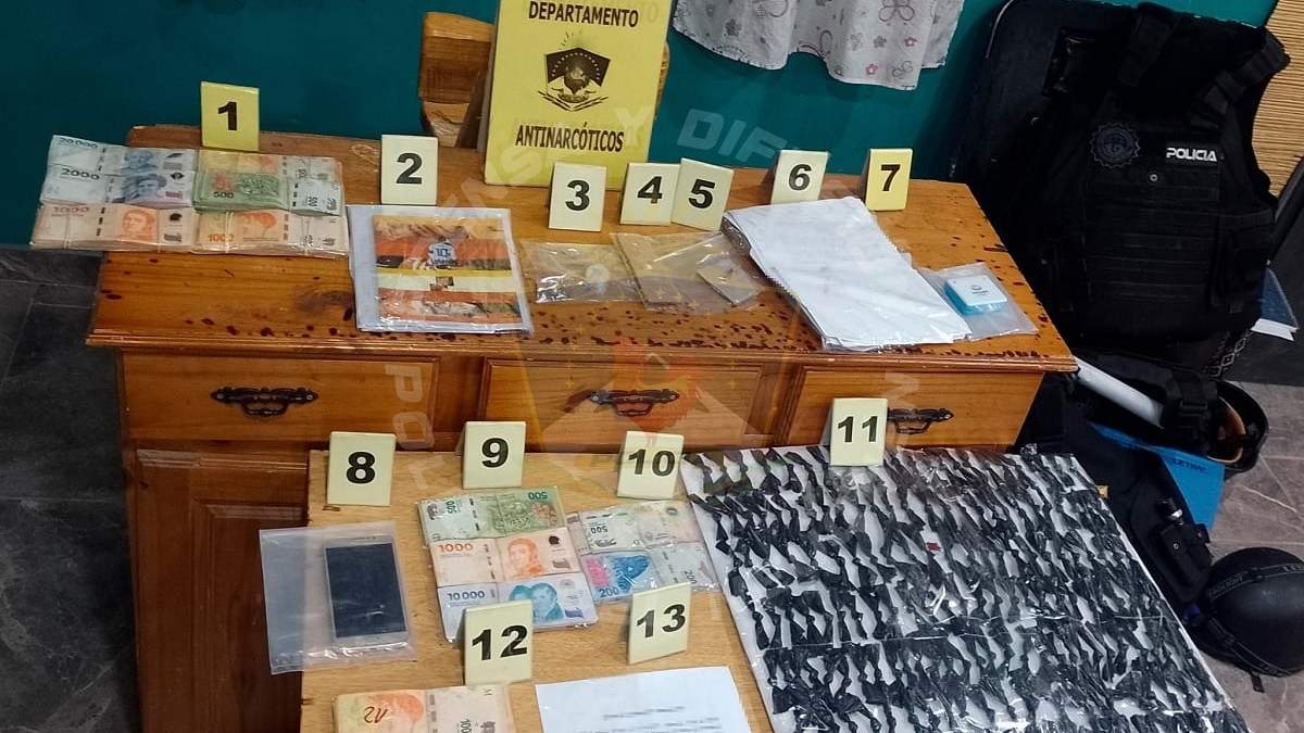 La Policía secuestró 192 dosis de cocaína y más de 1 millón de pesos. Fuente (Policía de Neuquén)
