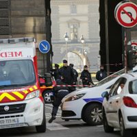 Reportan ataque de "carácter terrorista" en Museo de Louvre; hay dos detenidos