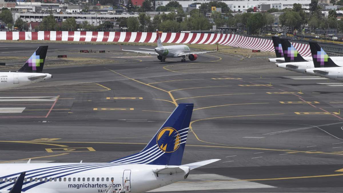 Aviones en el AICM