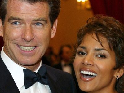 ¡INCREÍBLE! Halle Berry sufre gran susto al intentar seducir a Pierce Brosnan. ¡Qué peligro!