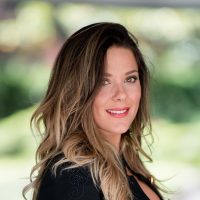 Lorena Gómez da por terminada una polémica y celebra la vida de su hijo recién nacido