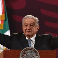 Con un “superpeso”, menos pobres y grandes deudas en seguridad: el México que deja AMLO