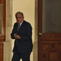 López Obrador presume que el peso está "fortachón"