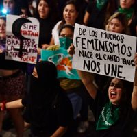 Sujeto le prende fuego a su mujer porque le revisó el celular