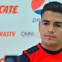 Lesión en rodilla deja fuera lo que resta del torneo al Chapo" Sánchez" con Chivas