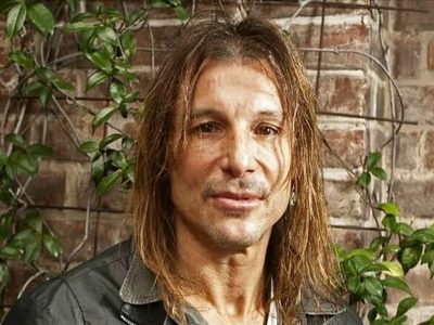 Filtran un film personal de Claudio Caniggia y Sofía Bonelli en una pileta ¡OMG! ¿Qué hacían?