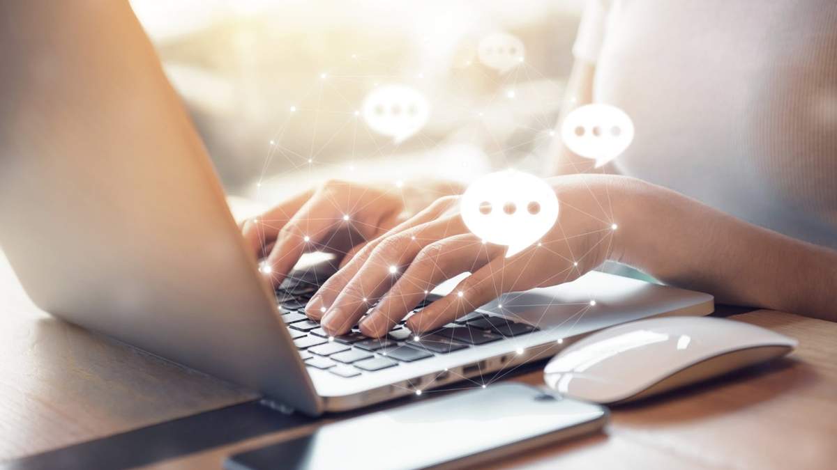 WhatsApps Web es una forma cómoda de mantenerte en contacto desde la pc. Fuente: (Instagram).