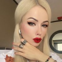 "¡Creer o reventar!" La Barbie humana reveló su rostro luego de años de misterio ¡Irreco