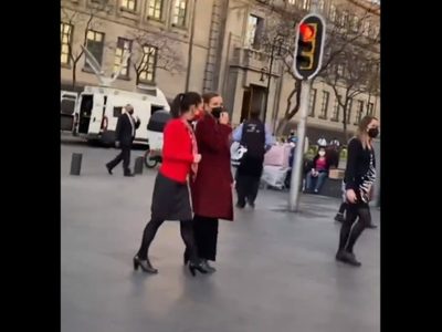 Captan a Sheinbaum y a Gutiérrez Müller caminando en el Centro Histórico (Video)
