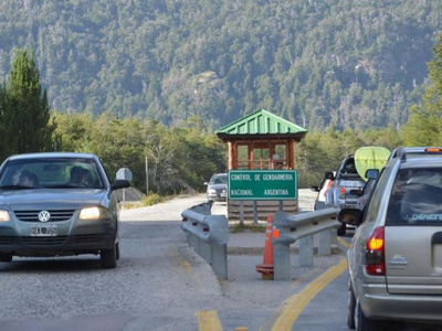 Anticipan largas filas en el paso Cardenal Samoré