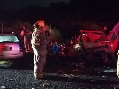 Choque entre tres vehículos causa la muerte de siete personas en la carretera Morelia-Quiroga