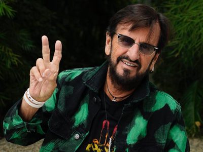 Ringo Starr conversa sobre su EP "Rewind Forward" y la próxima canción de los Beatles