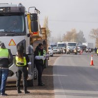 Detectan trabajadores en negro en vehículos de carga y transporte de pasajeros hacia Vaca Muerta