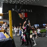 Activista trans protesta en la Cineteca Nacional con “jornada de lucha libre” (Video)