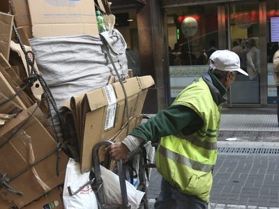 El hambre duele y los cartoneros de la Ciudad reaparecen