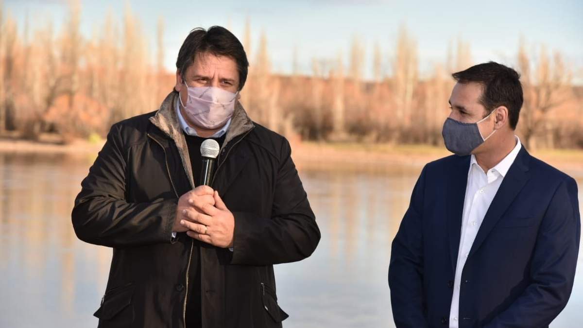 El intendente de Neuquén Capital, Mariano Gaido, en un acto en el Paseo de la Costa. Fuente: (Twitter)