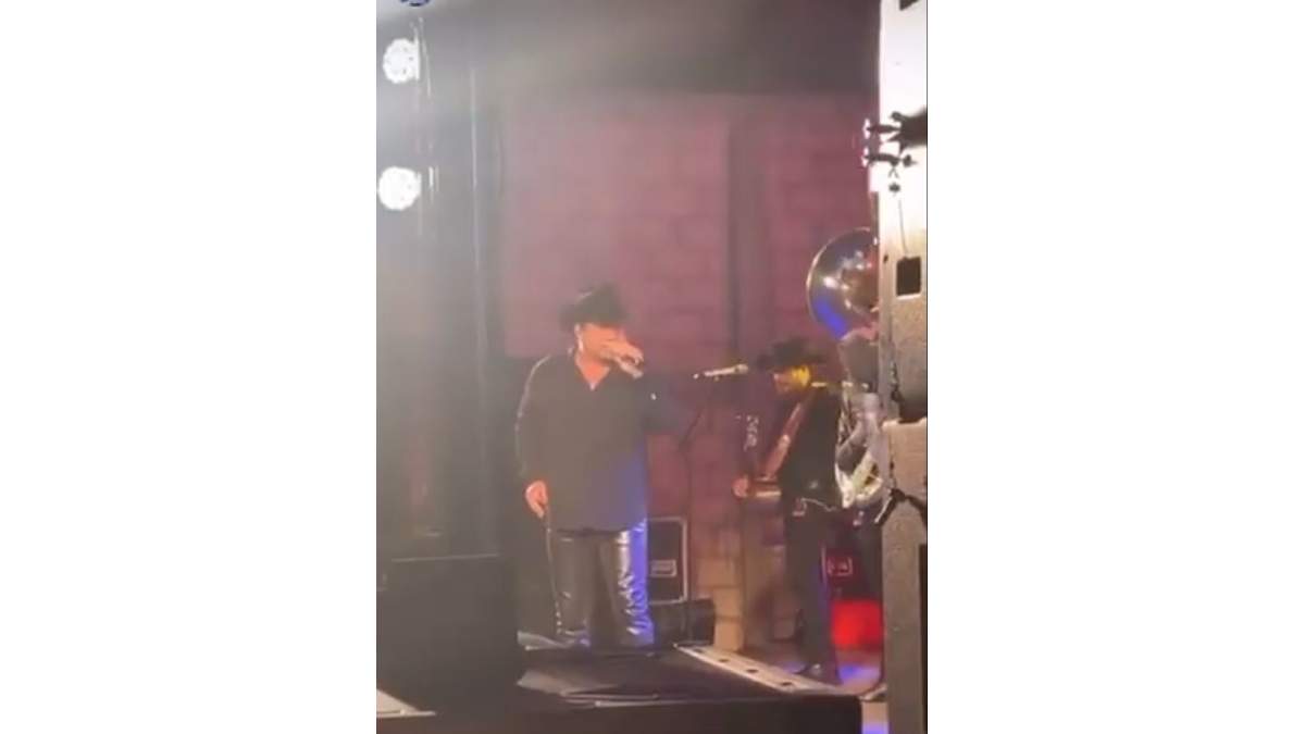 El animador fue el cantante Julión Álvarez