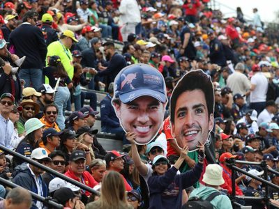 Checo Pérez vive un fin de semana de pesadilla y su futuro con Red Bull parece estar en el aire