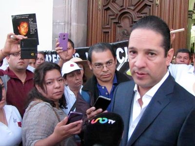 Gobierno de Querétaro cierra su sede a madres que protestaban por sus hijos desaparecidos (Video)