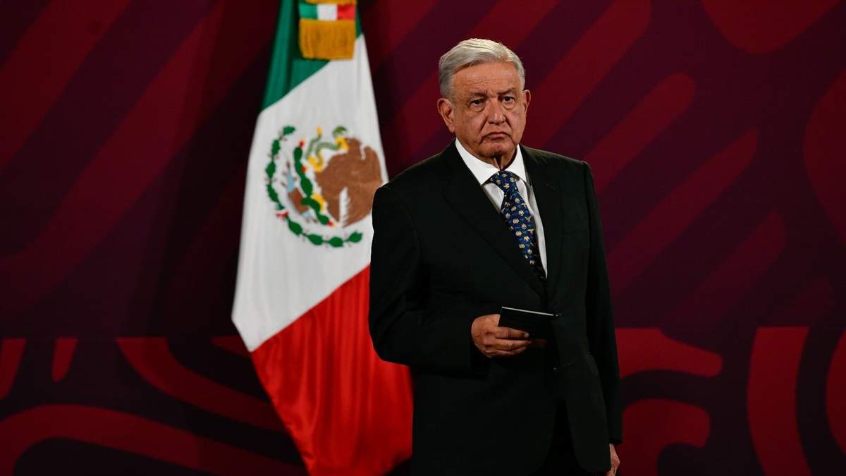 El presidente habla de la emboscada a policías en Coyuca, Guerrero, durante su conferencia del 24 de octubre de 2023