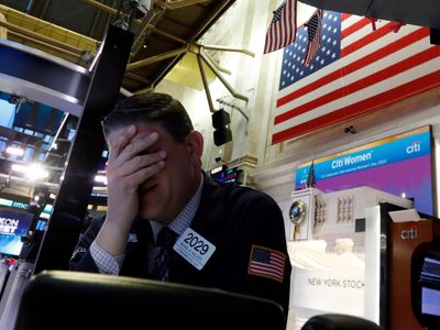 Wall Street se repone e impulsa a la BMV; el dólar sigue arriba de $21