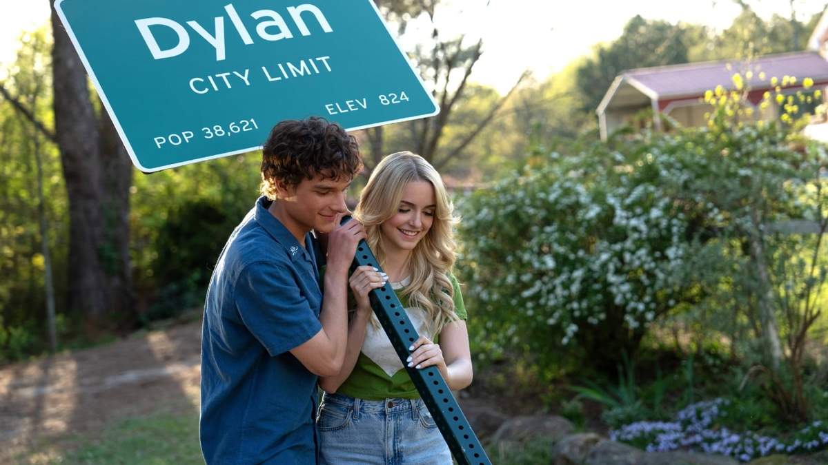 Imagen de Paramount Pictures, muestra a Mason Thames, izquierda, y McKenna Grace en una escena de "A pesar de ti"