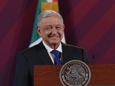 AMLO celebra las donaciones de Luis Miguel y Banorte para los damnificados por “Otis”