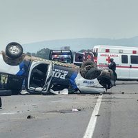 Mueren cuatro policías de Guanajuato en volcadura
