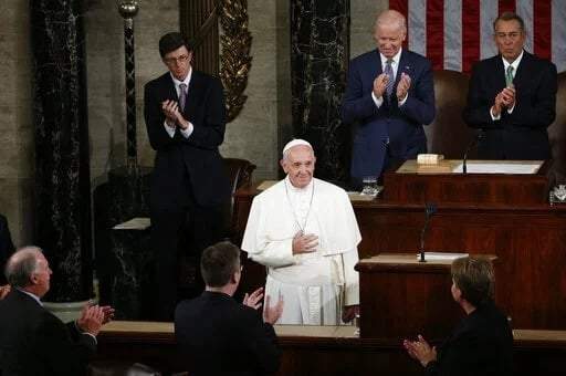Así anunciaron la muerte del papa Francisco