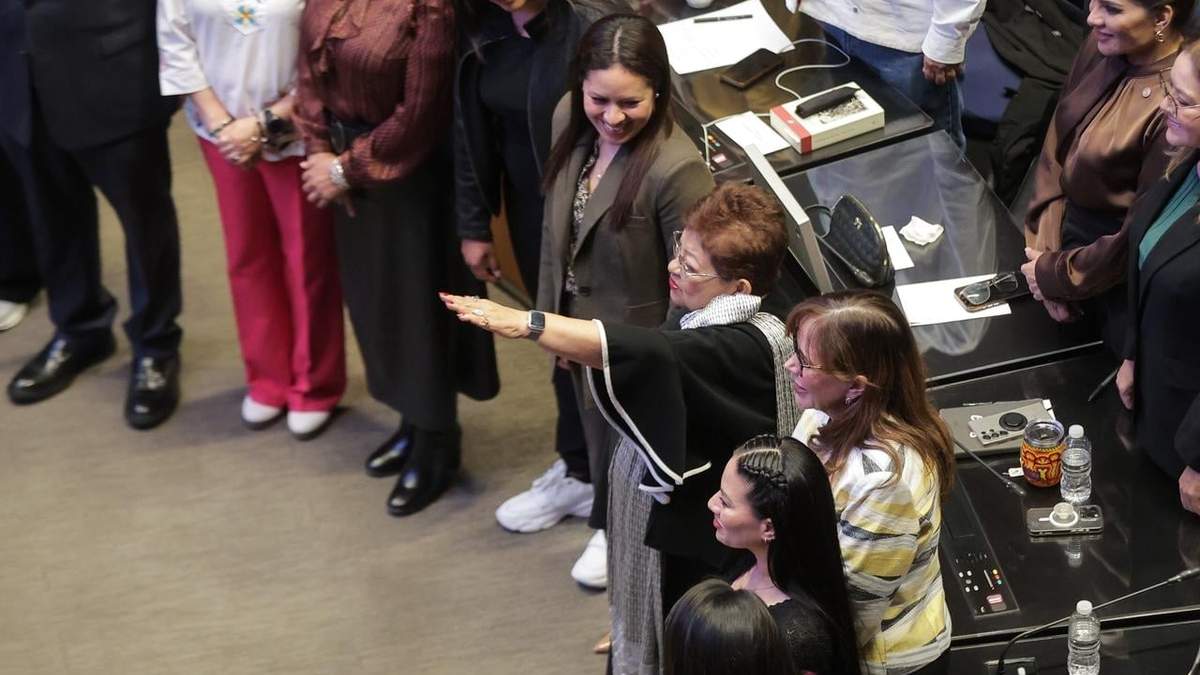Ernestina Godoy al tomar protesta como titular de la FGR