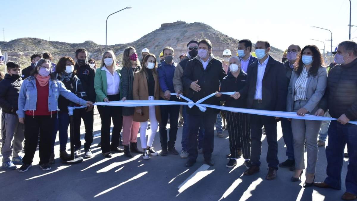 Acto de inauguración de la avenida Huilen. Fuente: (Twitter)