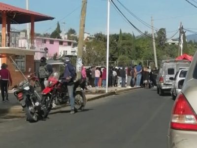 Habitantes de Tianguistenco linchan al presunto secuestrador de una maestra