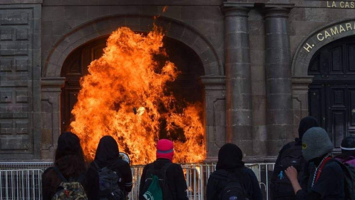 El Poder Legislativo, con mayoría morenista, denunció penalmente a las activistas