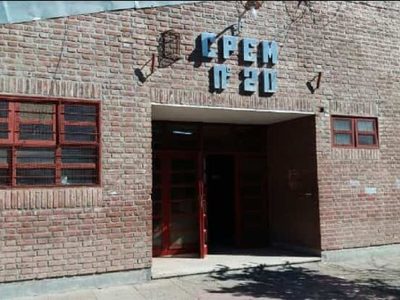 En una pelea de alumnos del CPEM 20, de Cutral Co, personal de la escuela terminó con lesiones